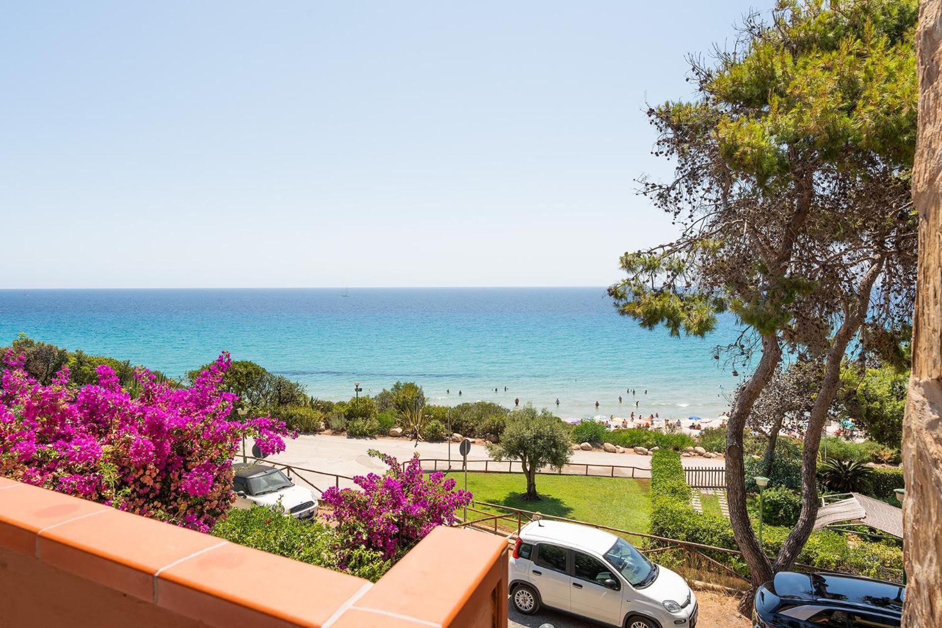 Pinus Village Apartments, 100m To *