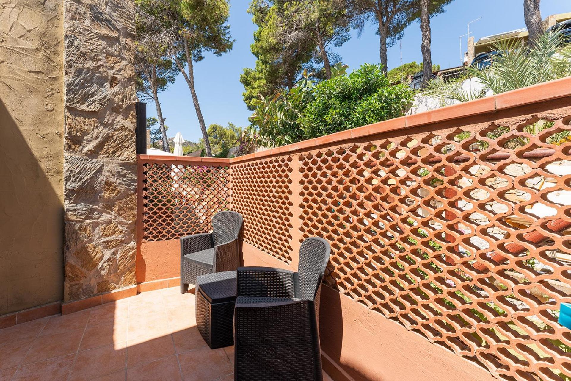 Pinus Village Apartments, 100m To