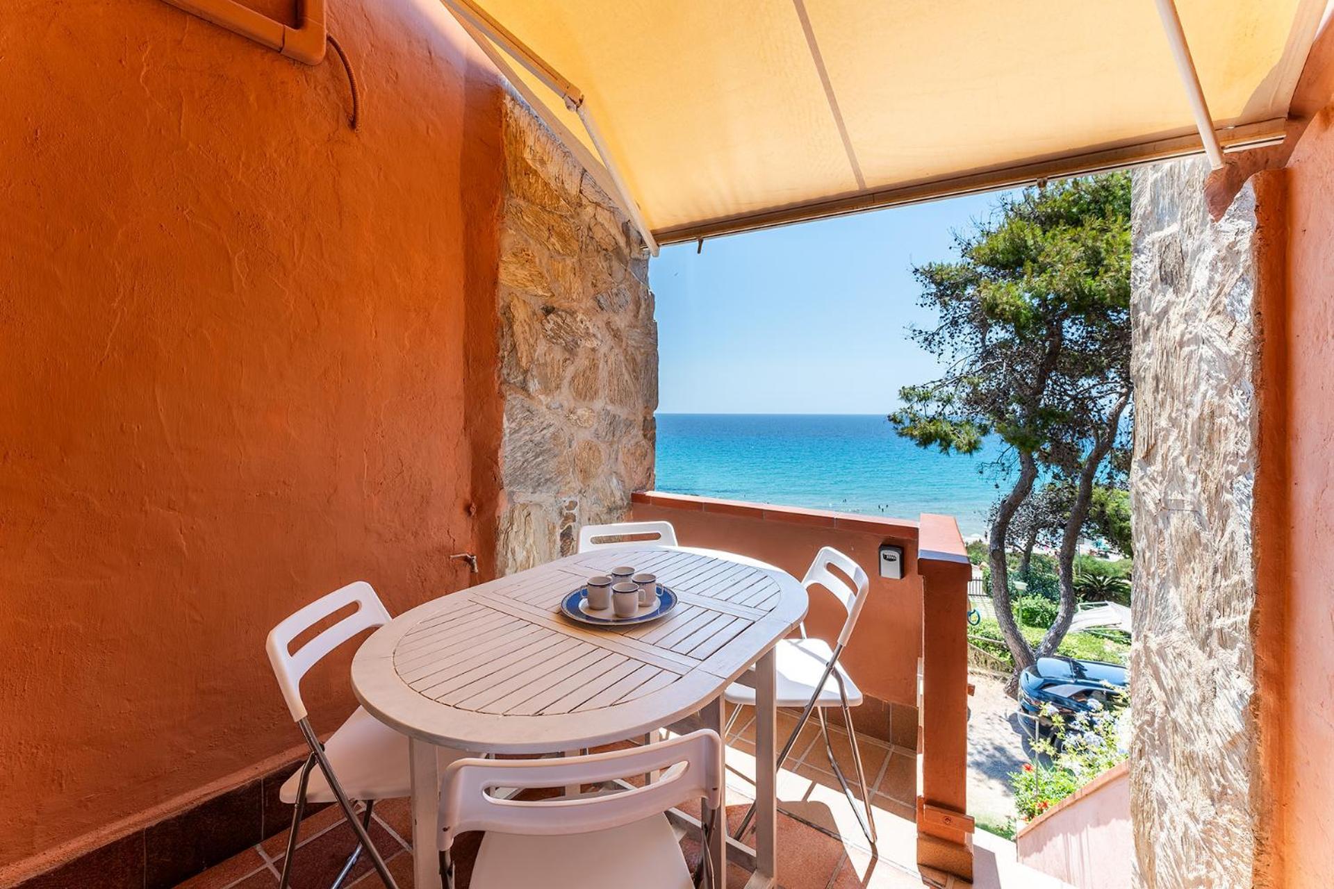 Pinus Village Apartments, 100m To